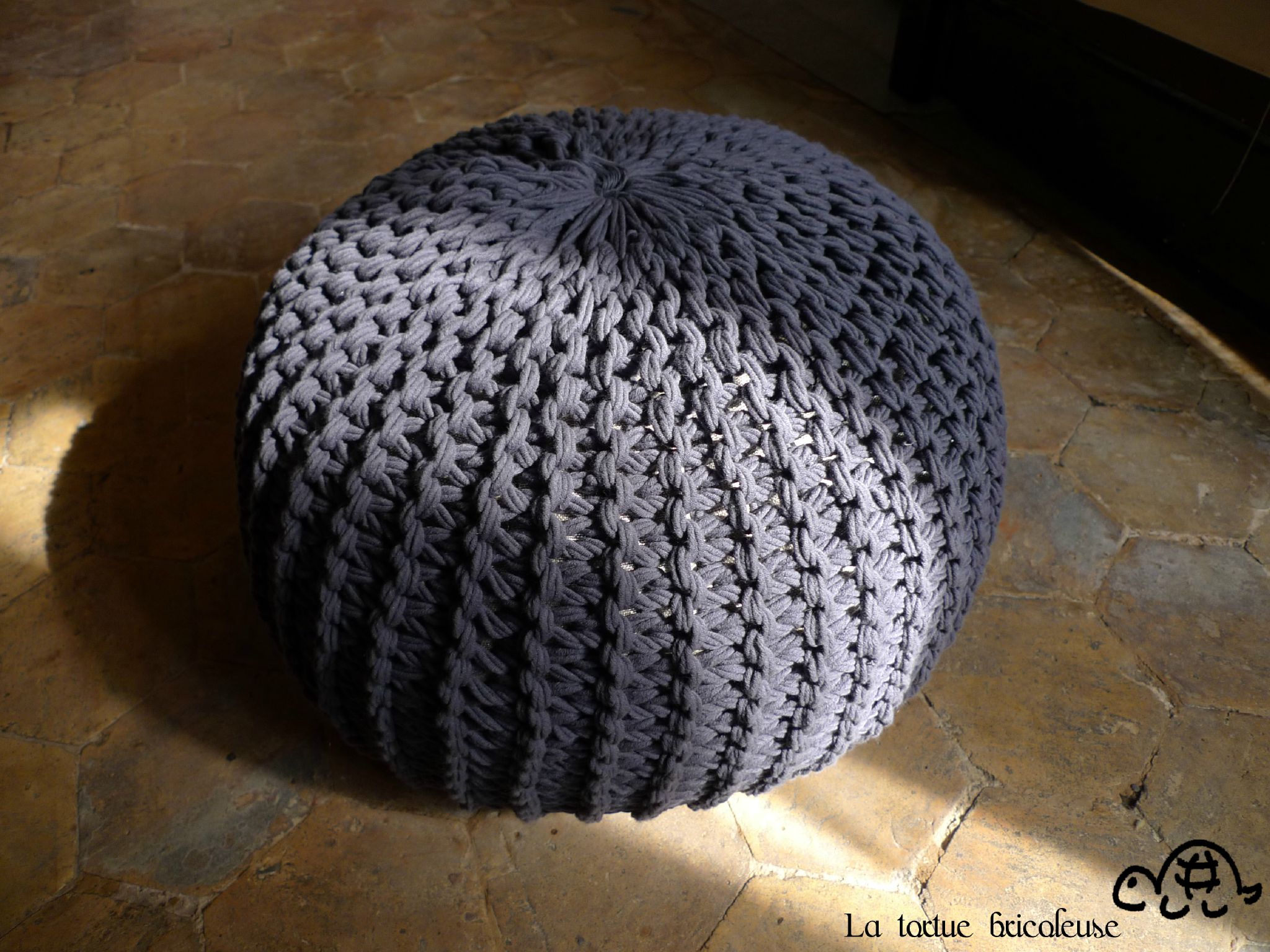 patron tricot pouf