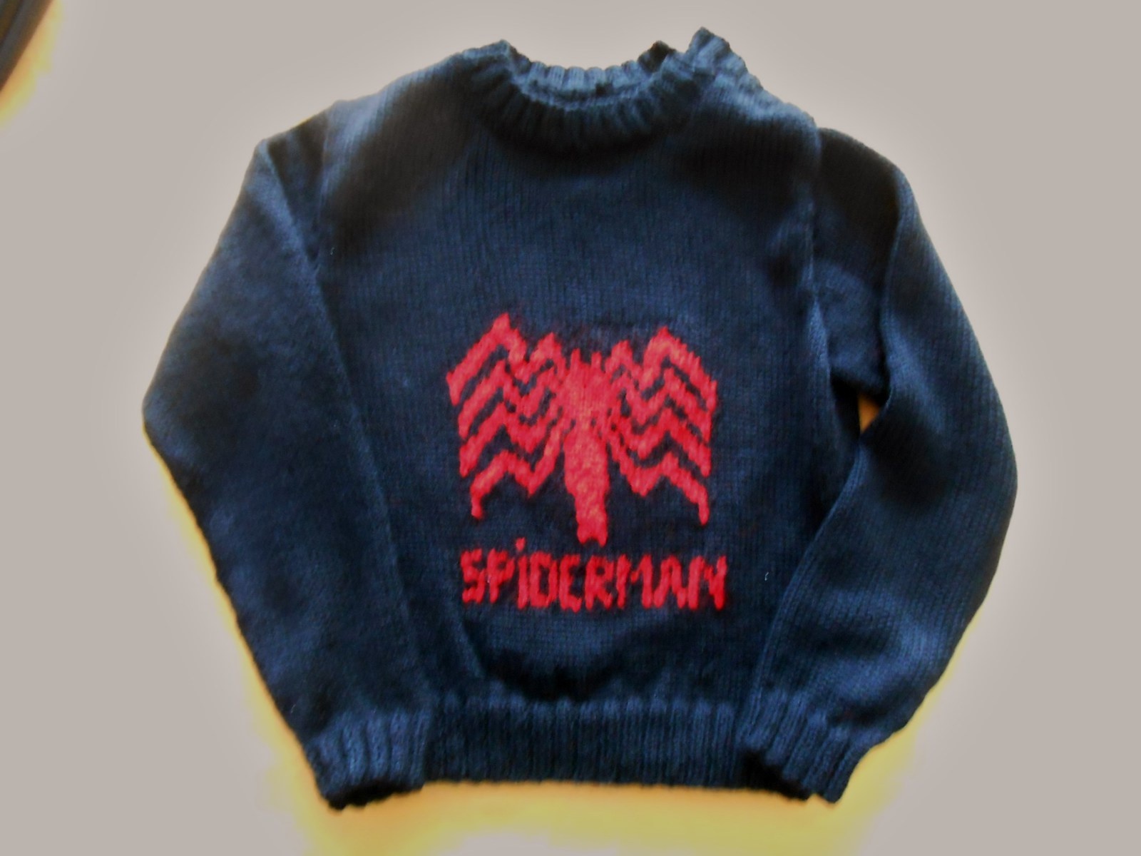 patron tricot pull spiderman