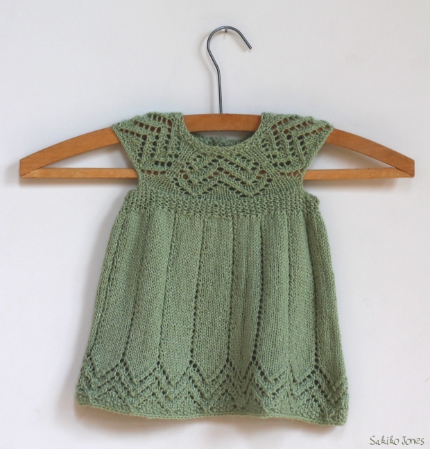 patron tricot robe fille gratuit